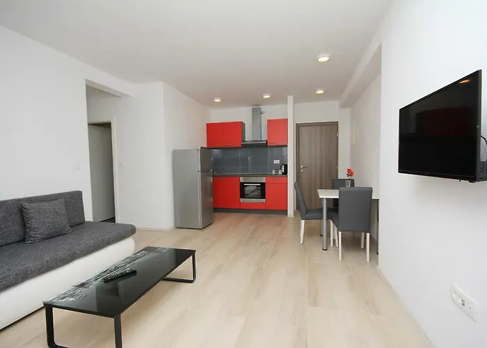 Lovre Apartman *