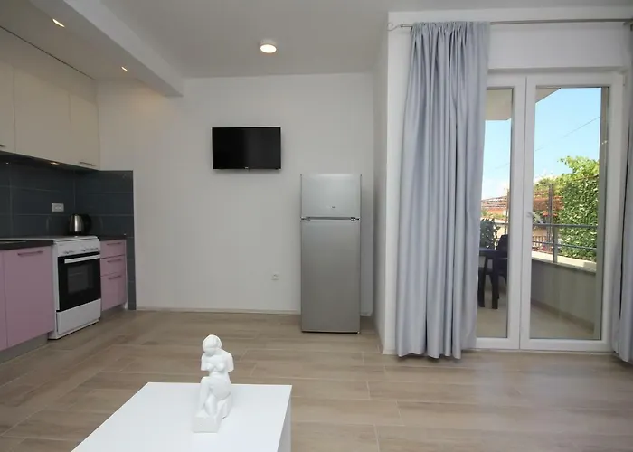 Lovre Apartman *